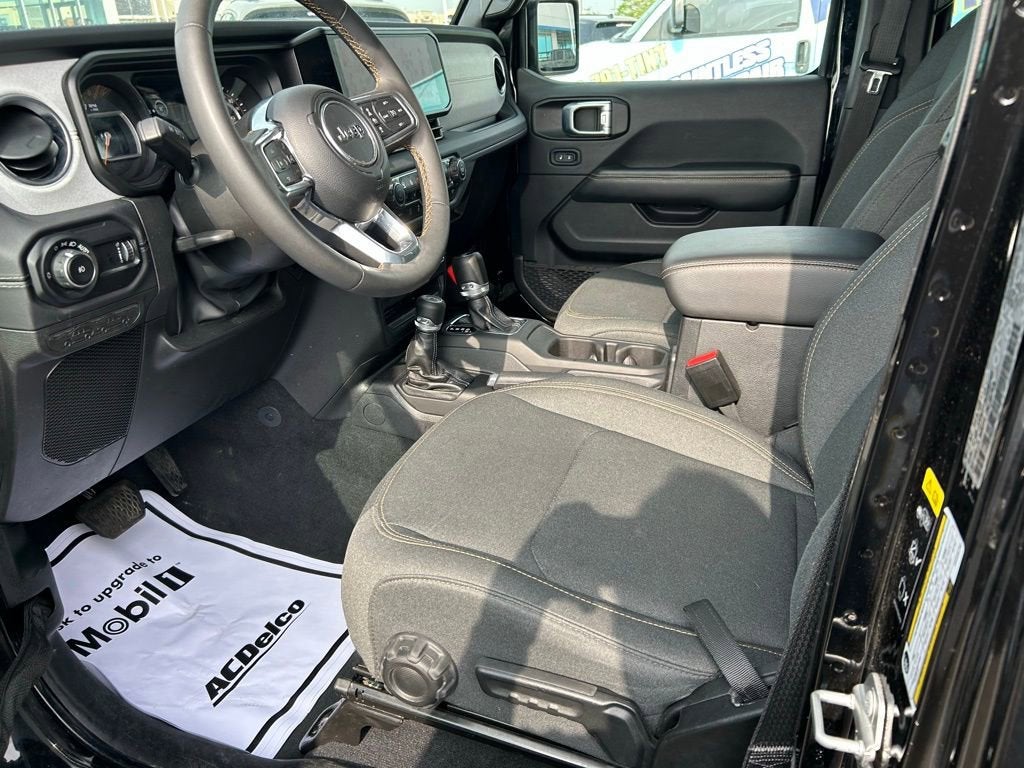 2025 Jeep Wrangler 4-Door Sahara 4x4