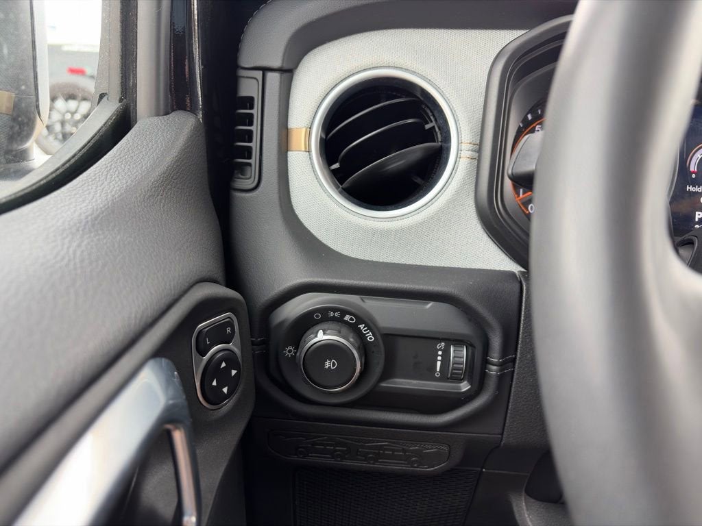 2025 Jeep Wrangler 4-Door Sahara 4x4