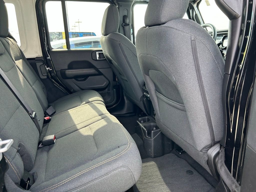 2025 Jeep Wrangler 4-Door Sahara 4x4