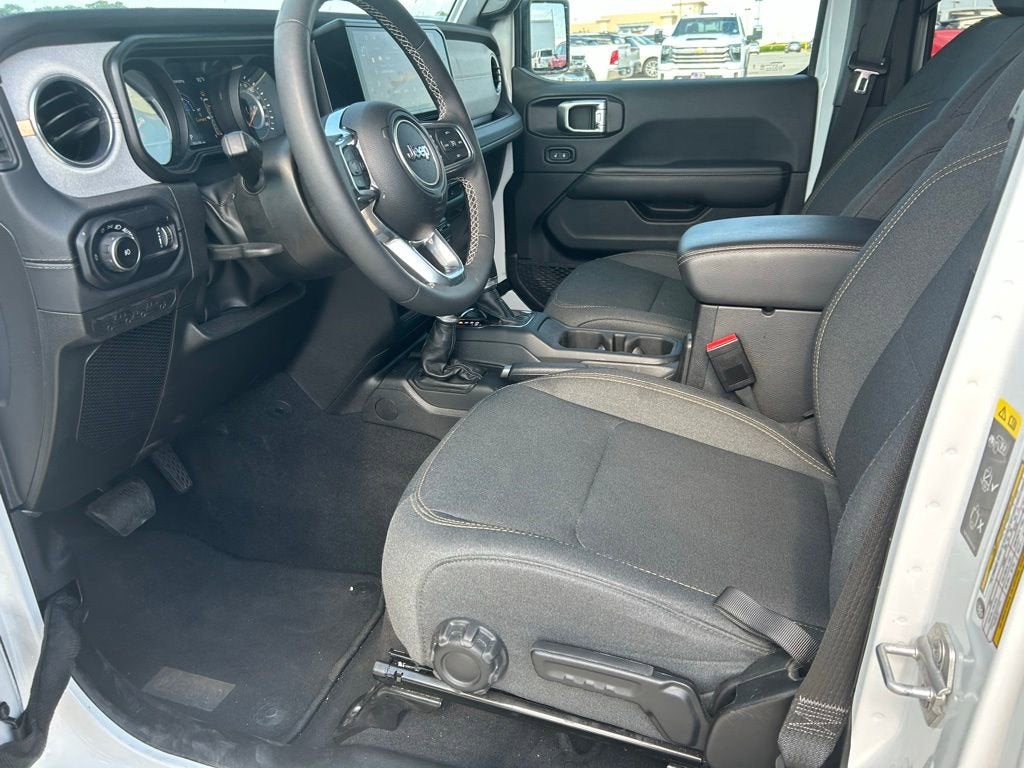 2025 Jeep Wrangler 4-Door Sahara 4x4