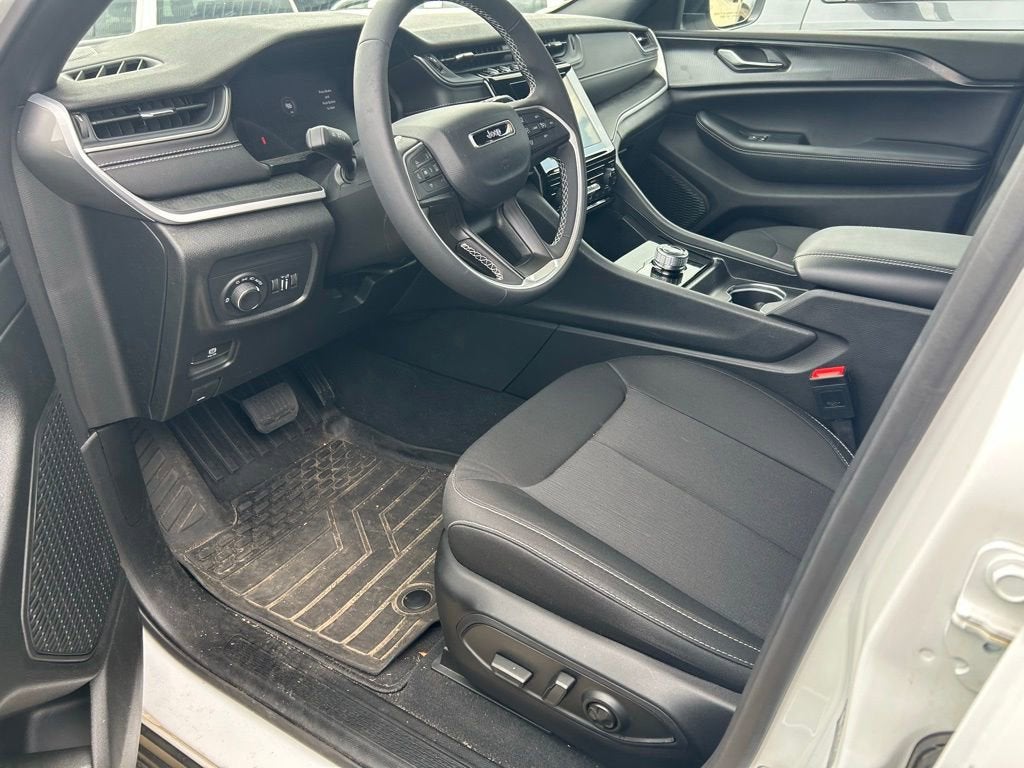 2025 Jeep Grand Cherokee Laredo X 4x2