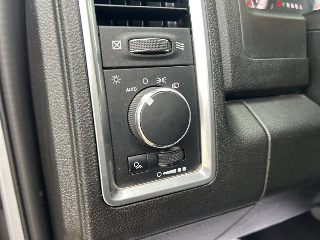 2024 RAM 1500 Classic SLT Quad Cab 4x2 6'4" Box