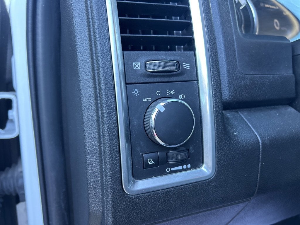 2023 RAM 1500 Classic SLT Crew Cab 4x2 5'7" Box