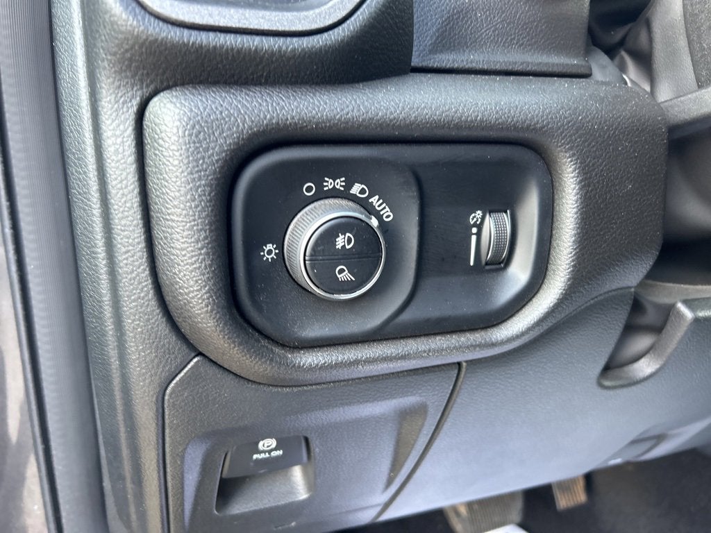 2025 RAM 1500 Tradesman Crew Cab 4x2 5'7" Box