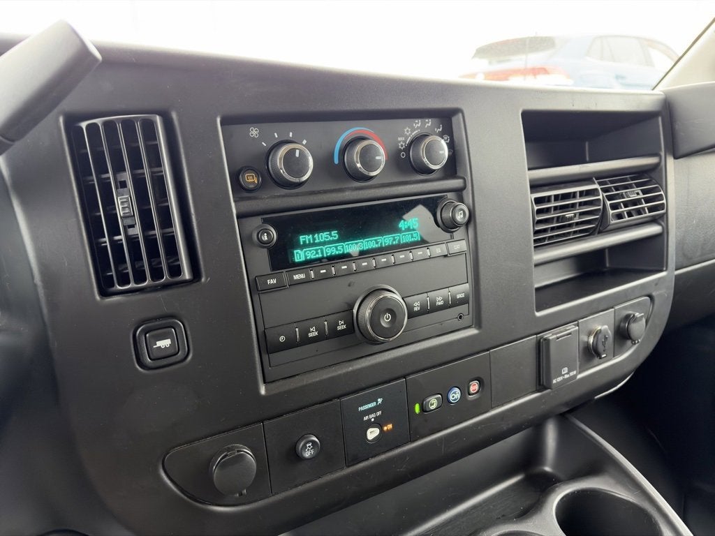 2023 Chevrolet Express Passenger 3500 1LS