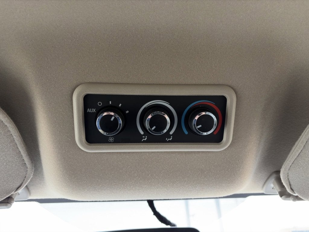 2023 Chevrolet Express Passenger 3500 1LS