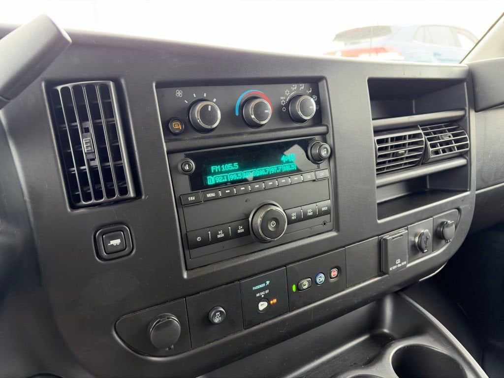 2023 Chevrolet Express Passenger 3500 1LS