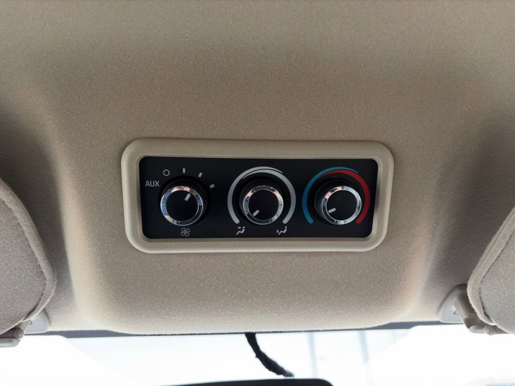 2023 Chevrolet Express Passenger 3500 1LS