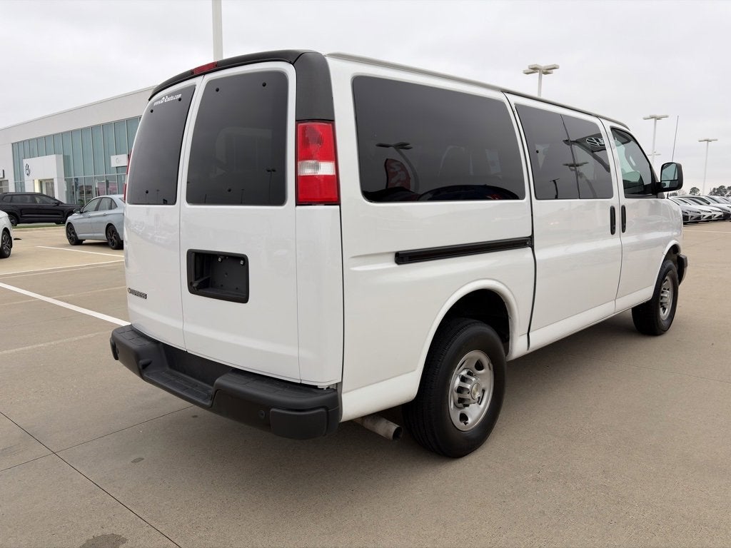 2023 Chevrolet Express Passenger 3500 1LS