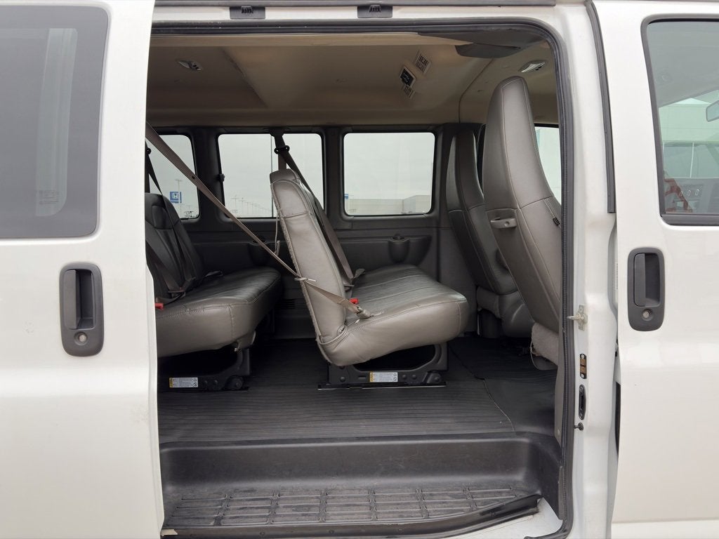 2023 Chevrolet Express Passenger 3500 1LS