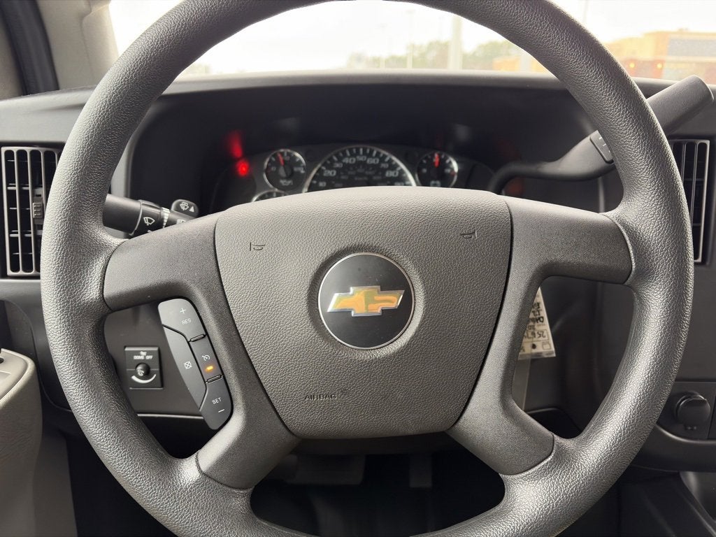 2024 Chevrolet Express Passenger 3500 1LT