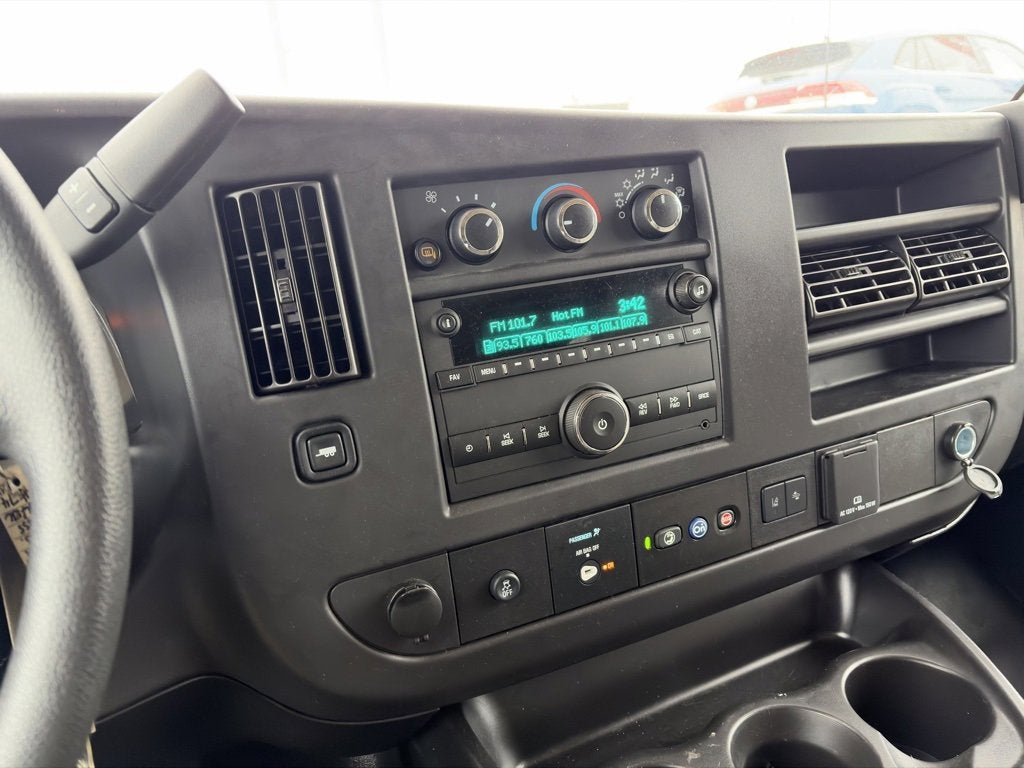 2024 Chevrolet Express Passenger 3500 1LT
