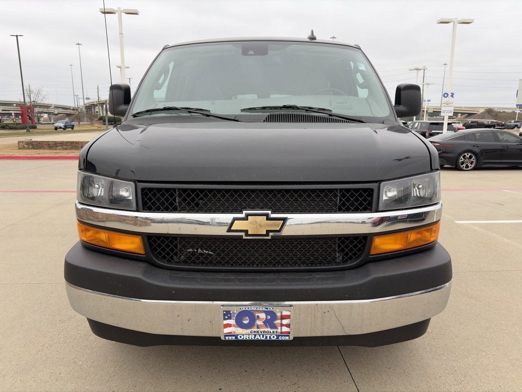 2024 Chevrolet Express Passenger 3500 1LT
