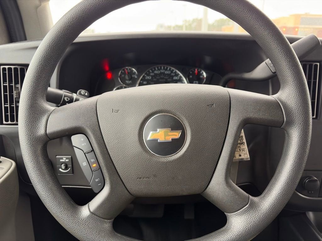 2024 Chevrolet Express Passenger 3500 1LT