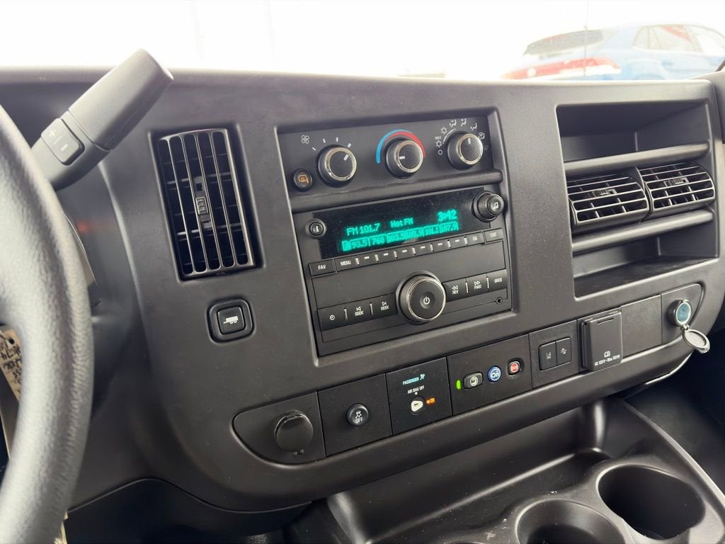 2024 Chevrolet Express Passenger 3500 1LT