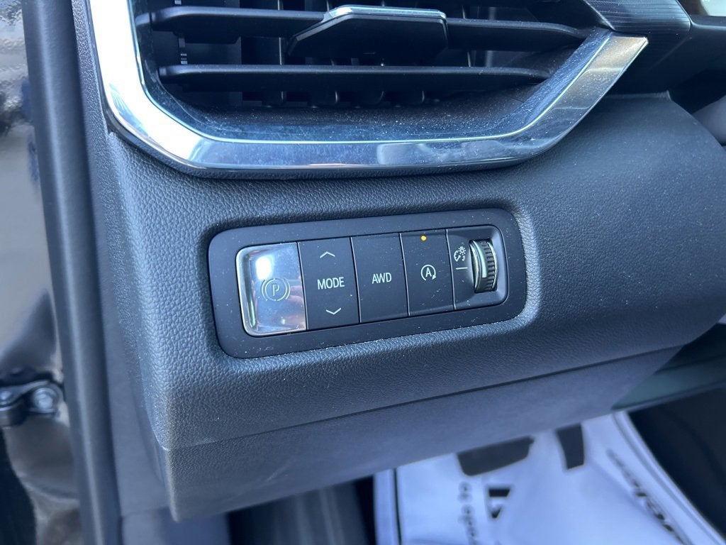 2025 GMC Acadia Elevation