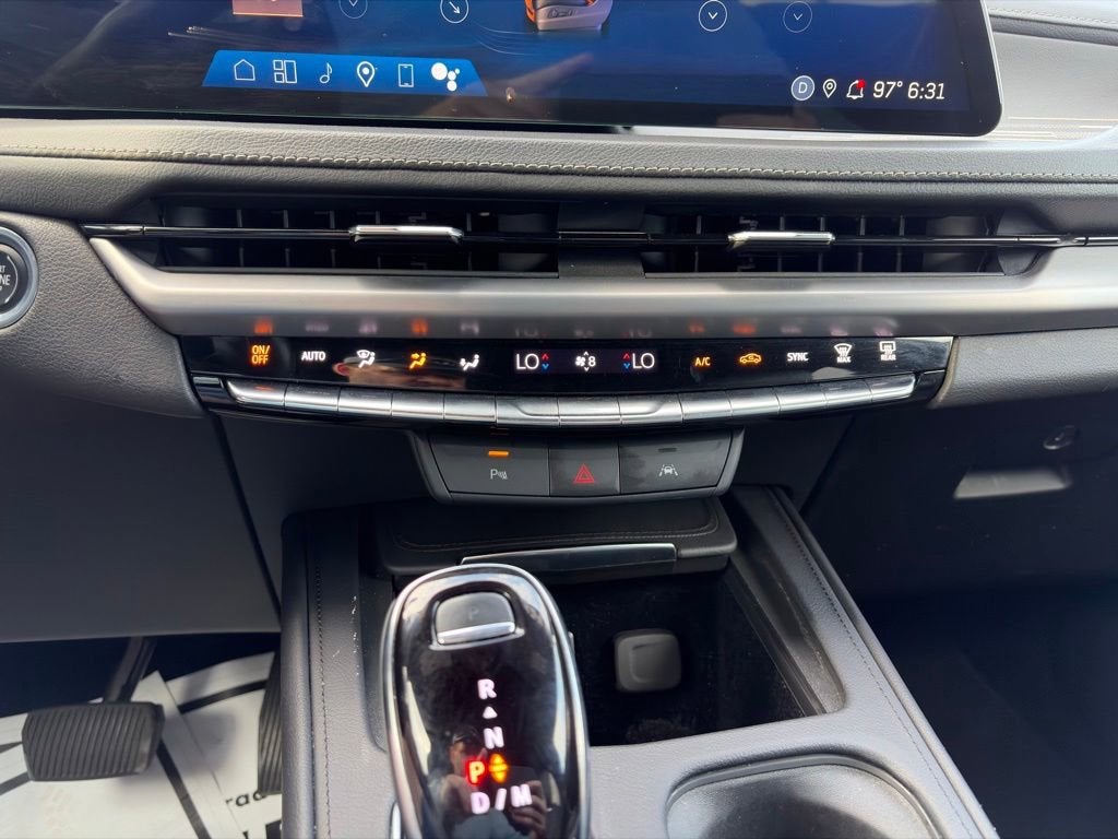 2024 Cadillac XT4 Premium Luxury