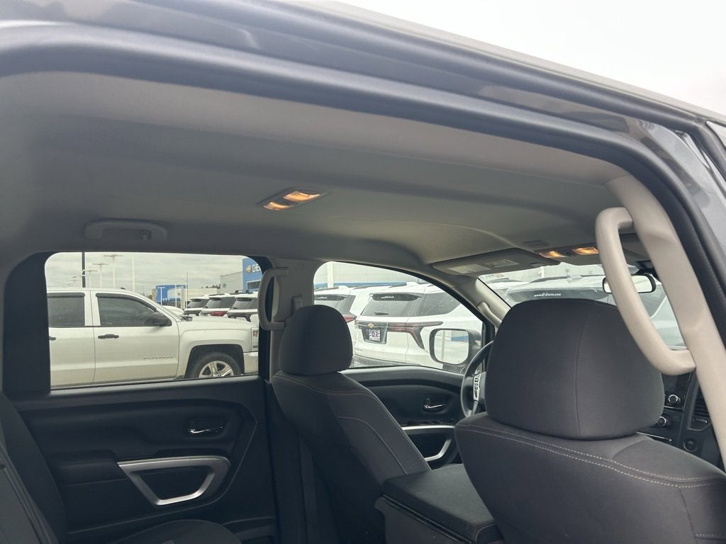 2023 Nissan Titan SV