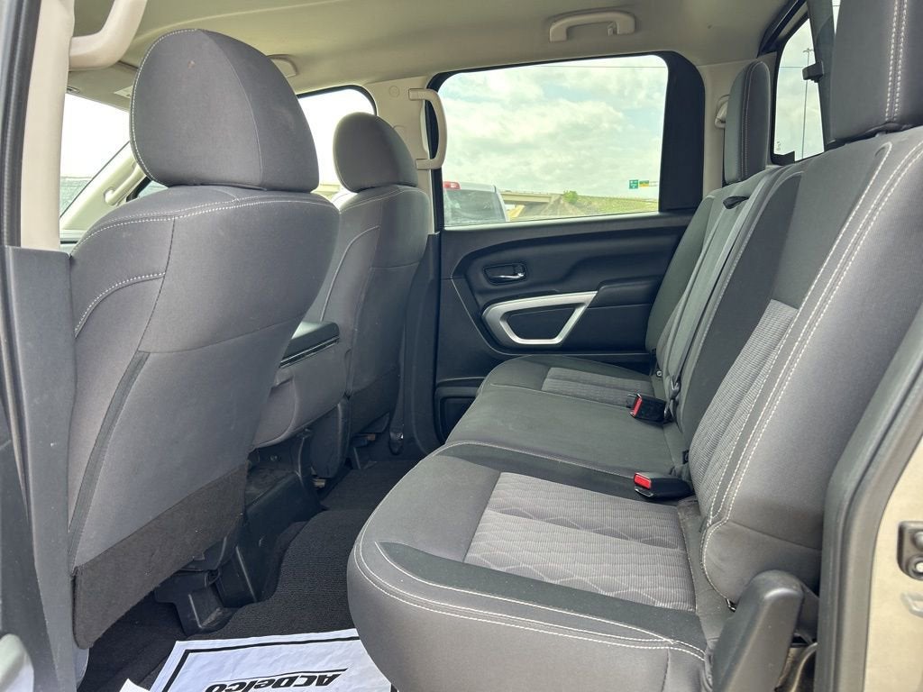 2023 Nissan Titan SV