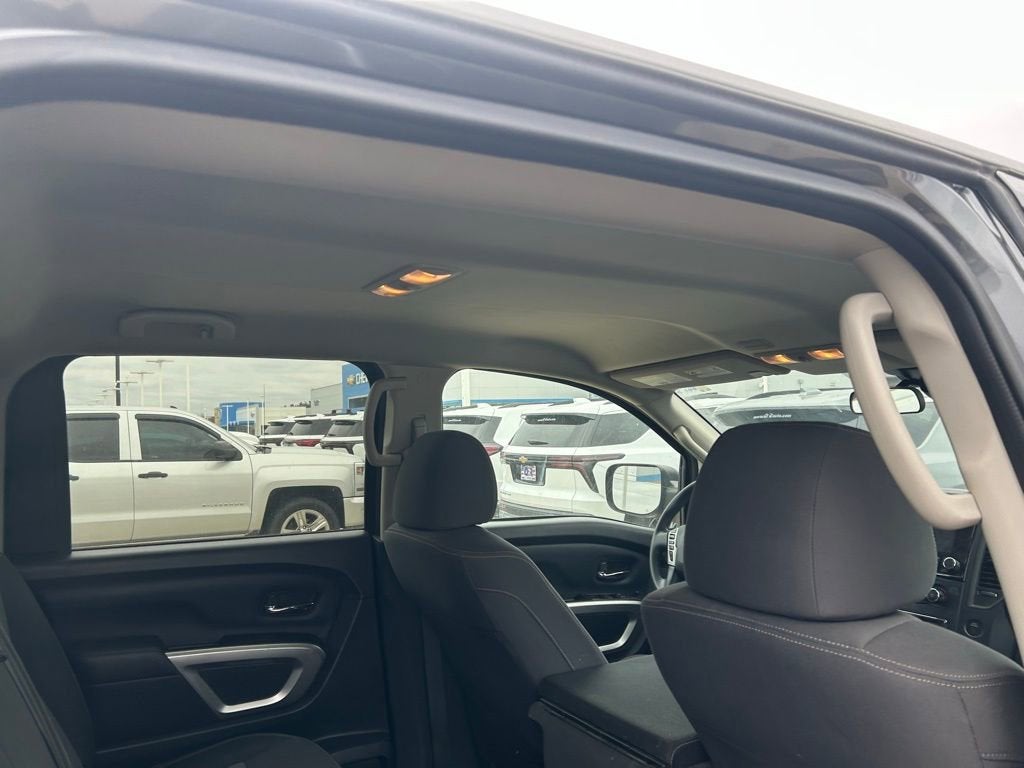 2023 Nissan Titan SV