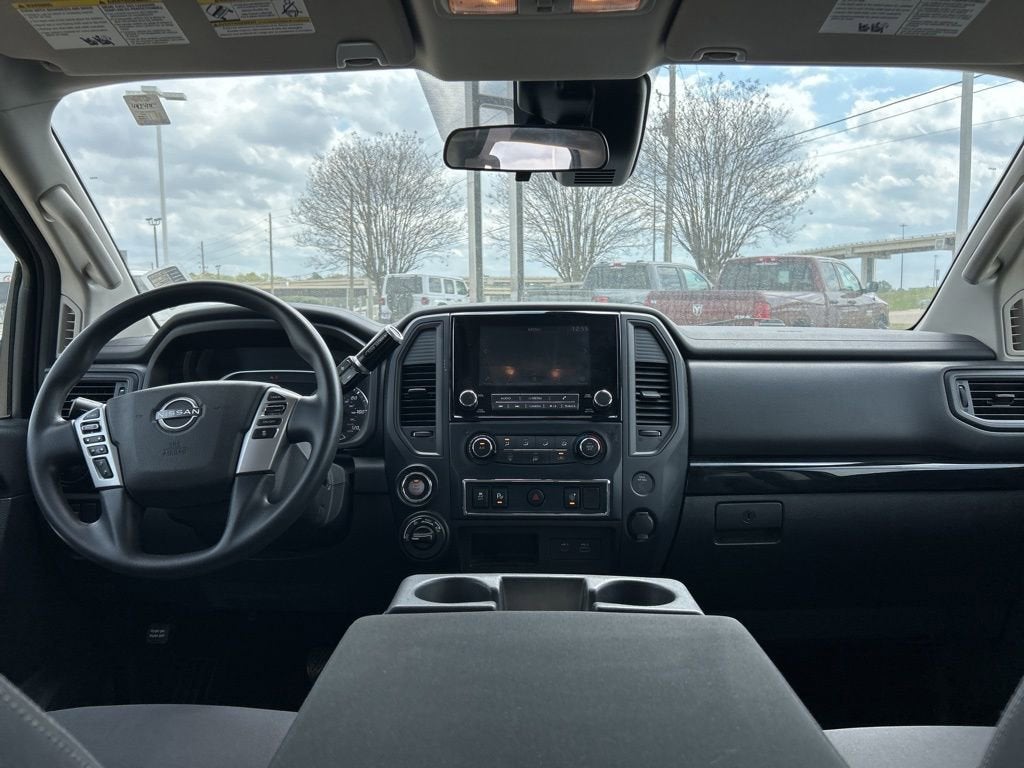 2023 Nissan Titan SV