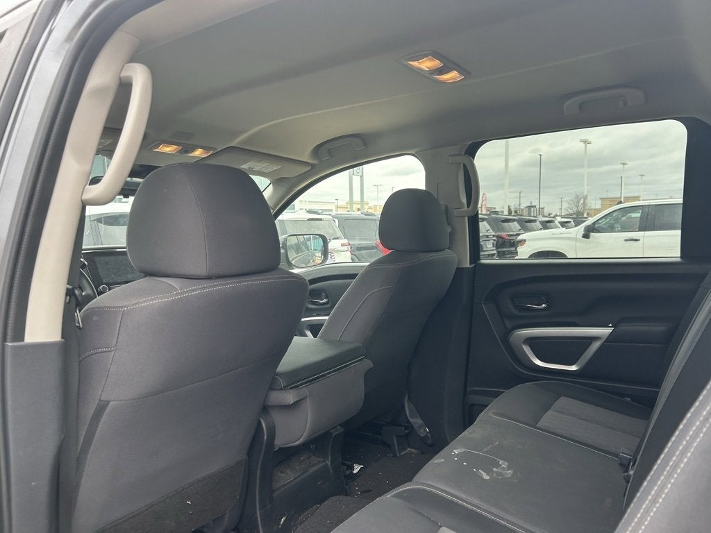 2023 Nissan Titan SV