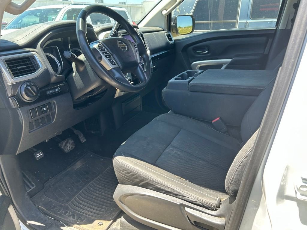 2019 Nissan TITAN SV