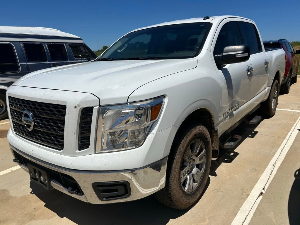 2019 Nissan TITAN SV