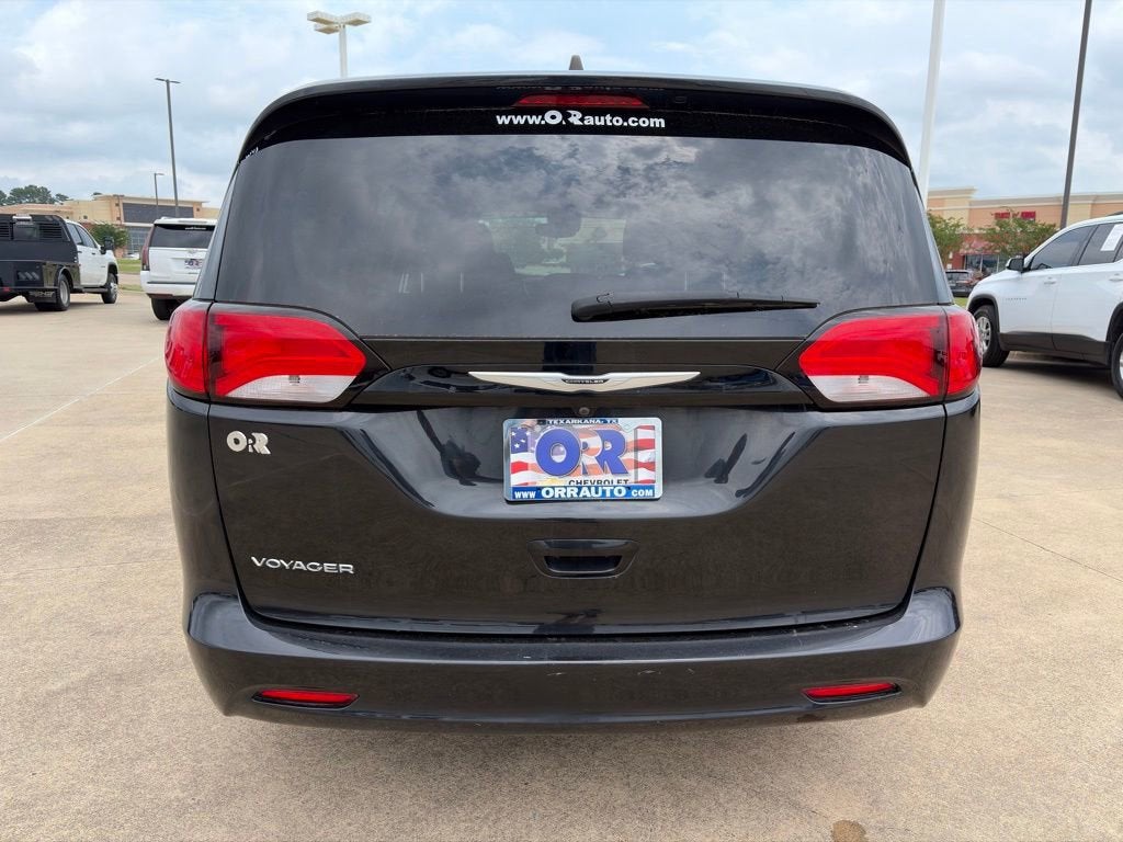 2023 Chrysler Voyager LX