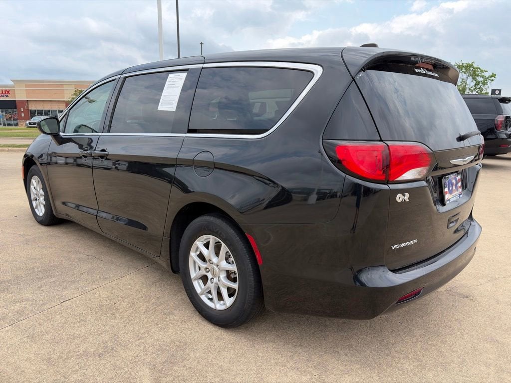 2023 Chrysler Voyager LX