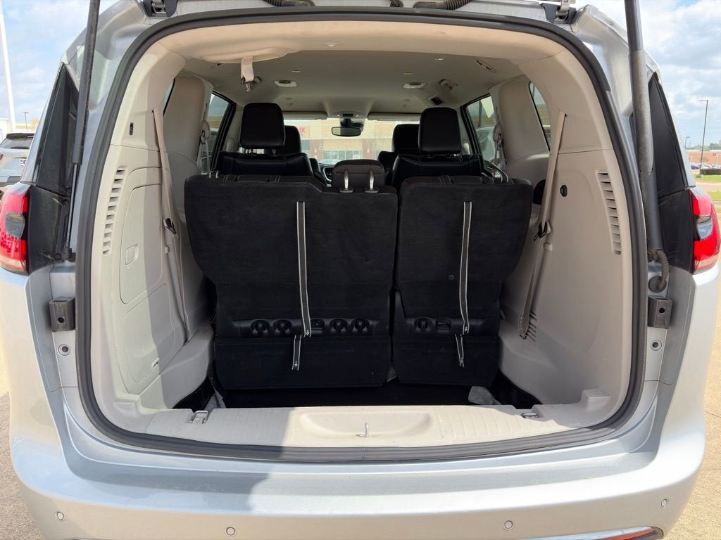 2023 Chrysler Pacifica Hybrid Touring L