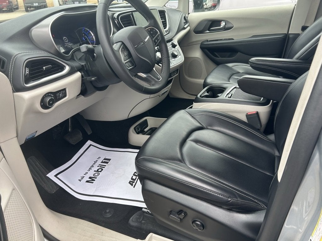 2023 Chrysler Pacifica Hybrid Touring L