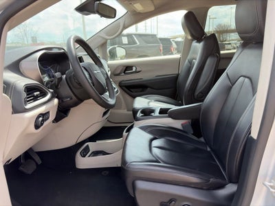 2023 Chrysler Pacifica Hybrid Touring L