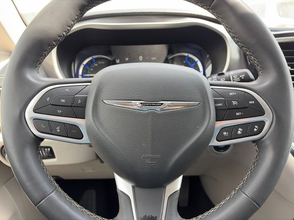 2023 Chrysler Pacifica Hybrid Touring L