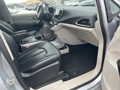 2023 Chrysler Pacifica Hybrid Touring L