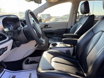 2023 Chrysler Pacifica Hybrid Touring L