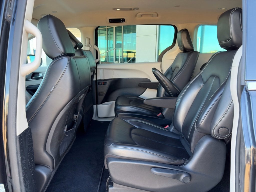 2023 Chrysler Pacifica Hybrid Touring L