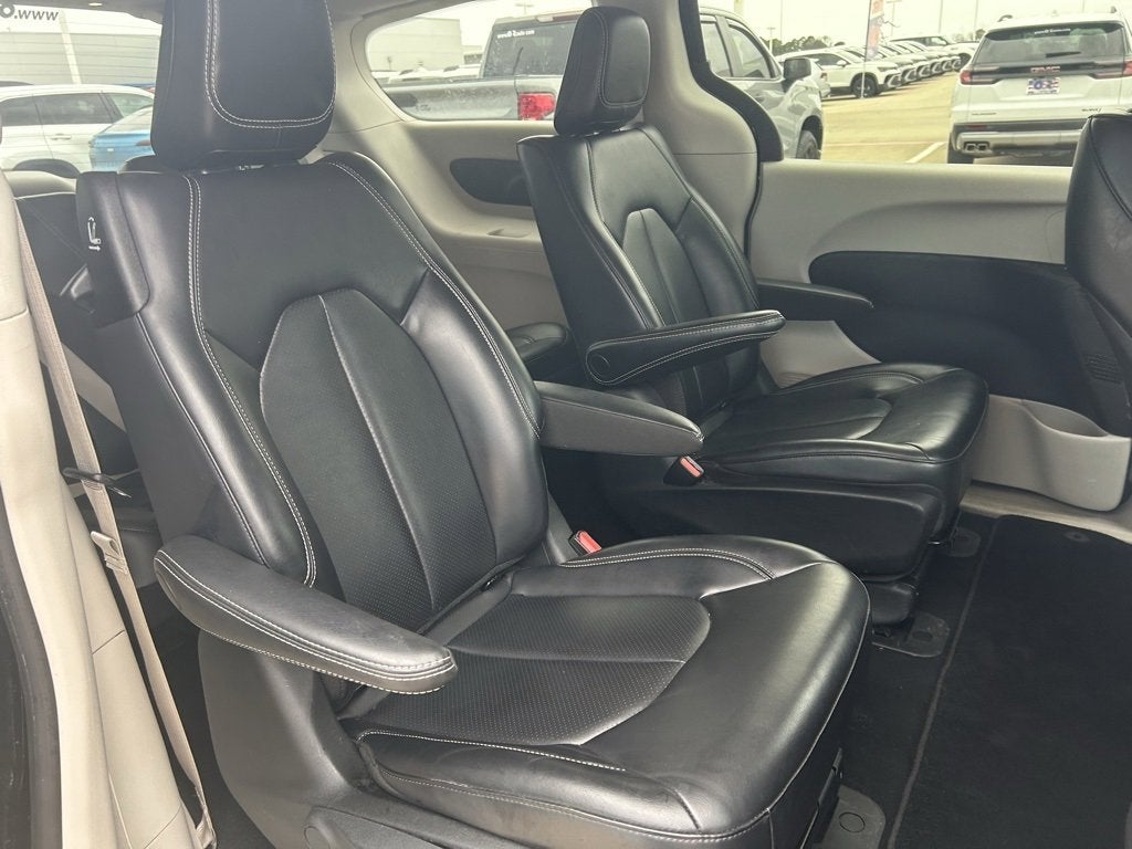 2023 Chrysler Pacifica Hybrid Touring L