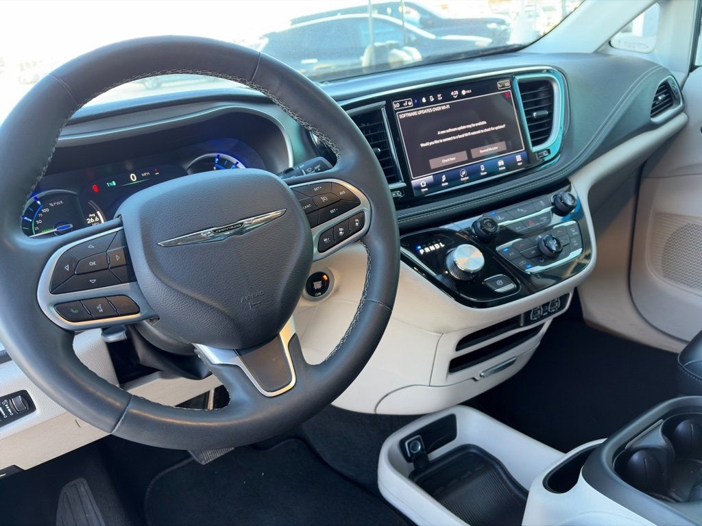 2023 Chrysler Pacifica Hybrid Touring L