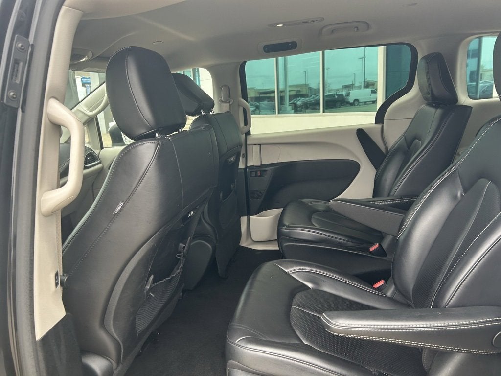 2023 Chrysler Pacifica Hybrid Touring L