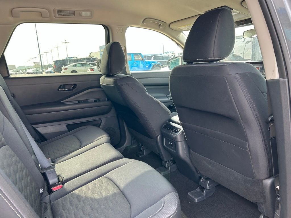 2025 Nissan Pathfinder SV FWD