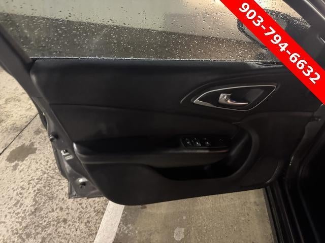 2015 Chrysler 200 4dr Sdn Limited FWD