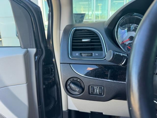 2014 Chrysler Town & Country 4dr Wgn Touring-L