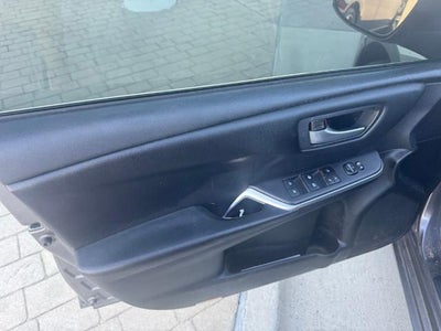 2017 Toyota Camry SE Auto (SE)