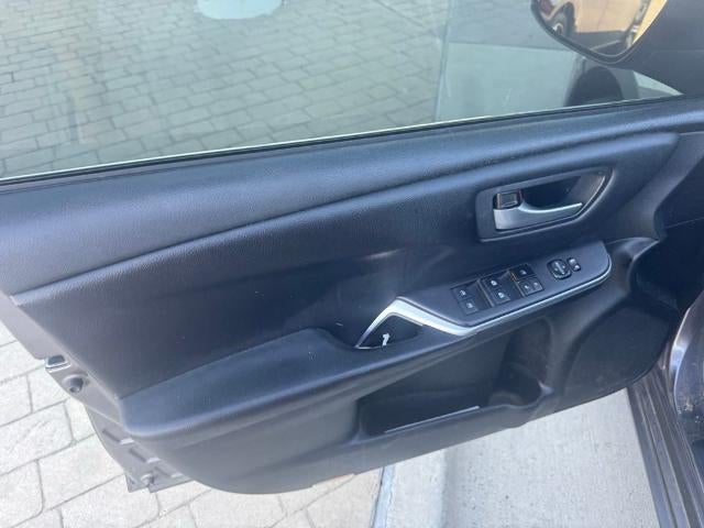 2017 Toyota Camry SE Auto (SE)