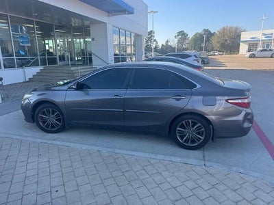 2017 Toyota Camry SE Auto (SE)