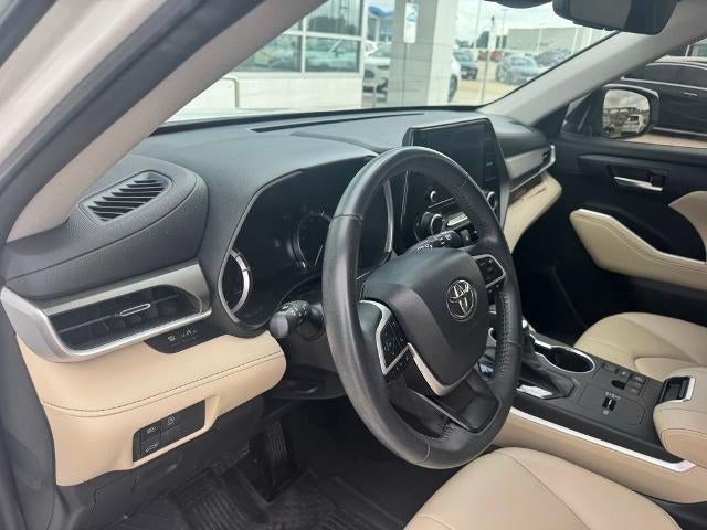 2023 Toyota Highlander XLE FWD (Natl)