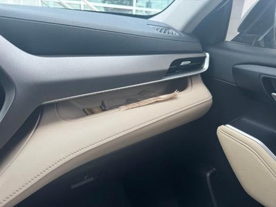 2023 Toyota Highlander XLE FWD (Natl)