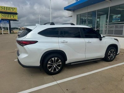 2023 Toyota Highlander XLE FWD (Natl)