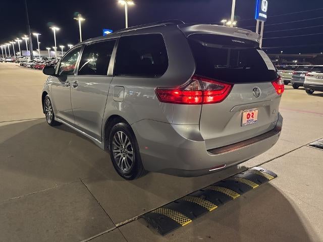 2020 Toyota Sienna XLE FWD 8-Passenger (Natl)